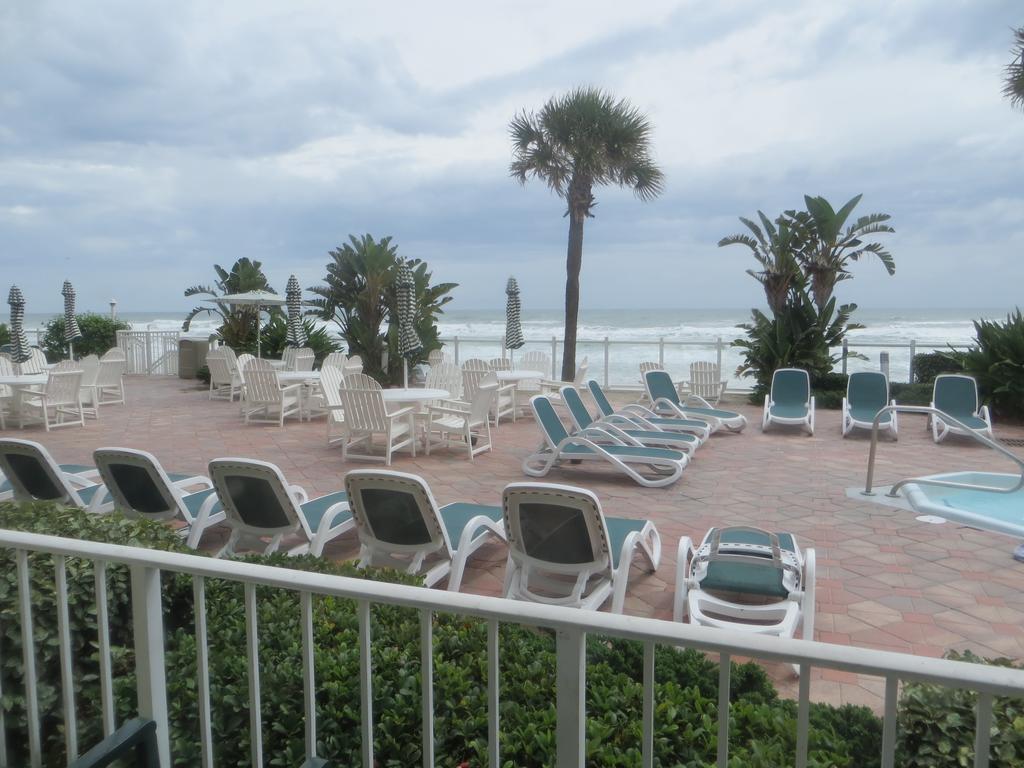 Days Inn By Wyndham Daytona Oceanfront Daytona Beach Bagian luar foto